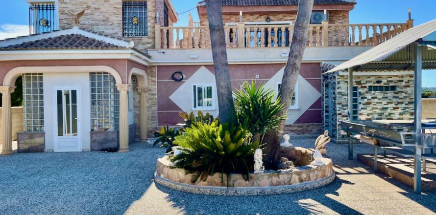 6 dormitorios Villa en Guardamar del Segura, Spain No. 111778