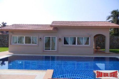 6 bedrooms House in Pattaya, Thailand No. 96477 2