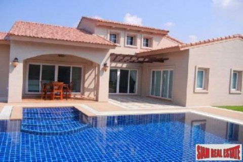 6 bedrooms House in Pattaya, Thailand No. 96477 1