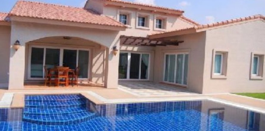 6 bedrooms House in Pattaya, Thailand No. 96477