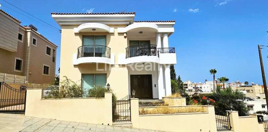 5 chambres House à Agios Athanasios, Cyprus No. 31486