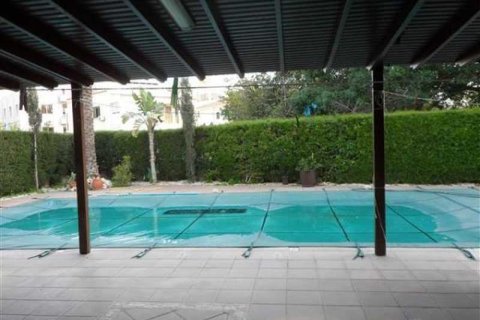 Дом с 4 спальнями в Ларнака, Кипр №80735 6