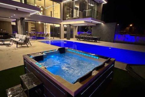 5 bedrooms House in Pernera, Cyprus No. 31484 4