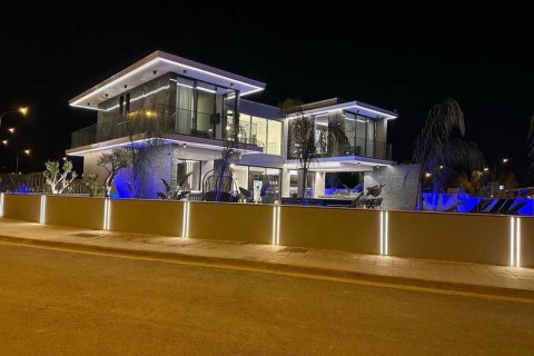 5 bedrooms House in Pernera, Cyprus No. 31484 8