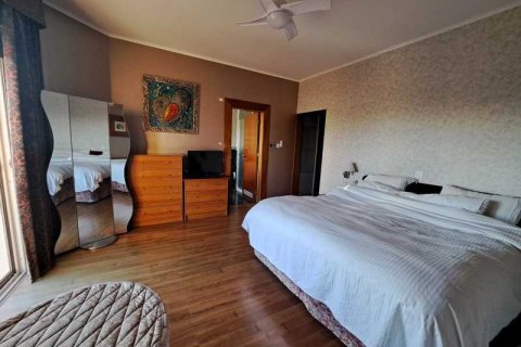 Дом с 4 спальнями в Лимассол, Кипр №75689 3