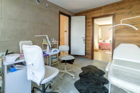 4 bedrooms House in Parekklisia, Cyprus No. 31223 9