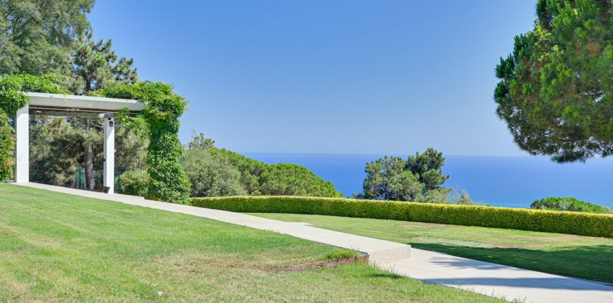 Вилла с 6 спальнями в Барселона, Испания №111043