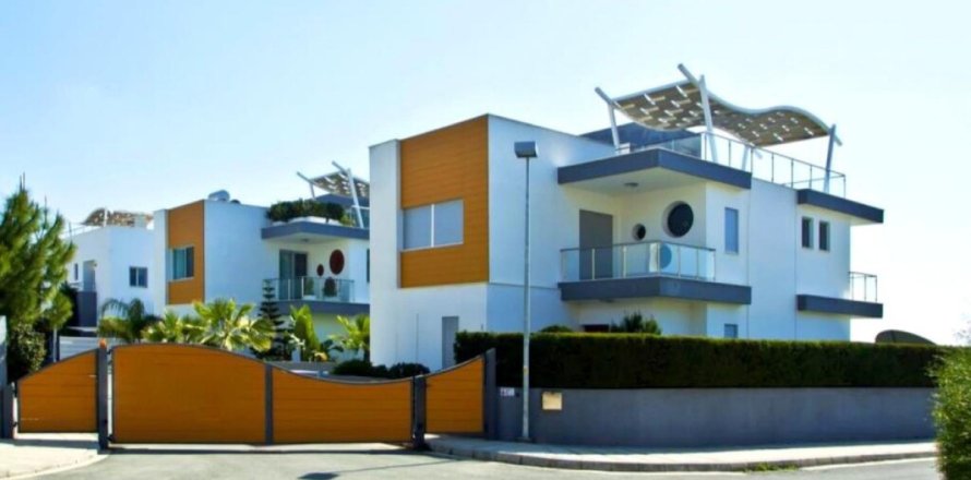 3 bedrooms Villa in Limassol, Cyprus No. 106985