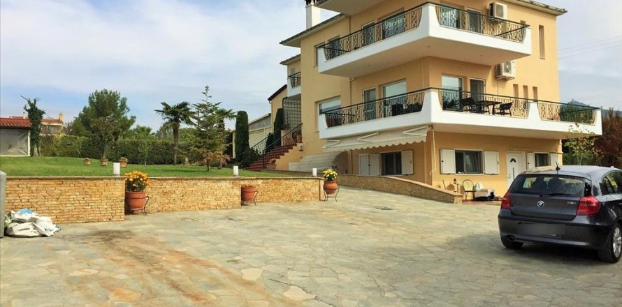 6 bedrooms House in Thermi, Greece No. 57870