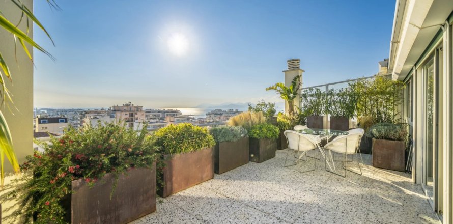 3 dormitorios Apartment en Cannes, France No. 71486