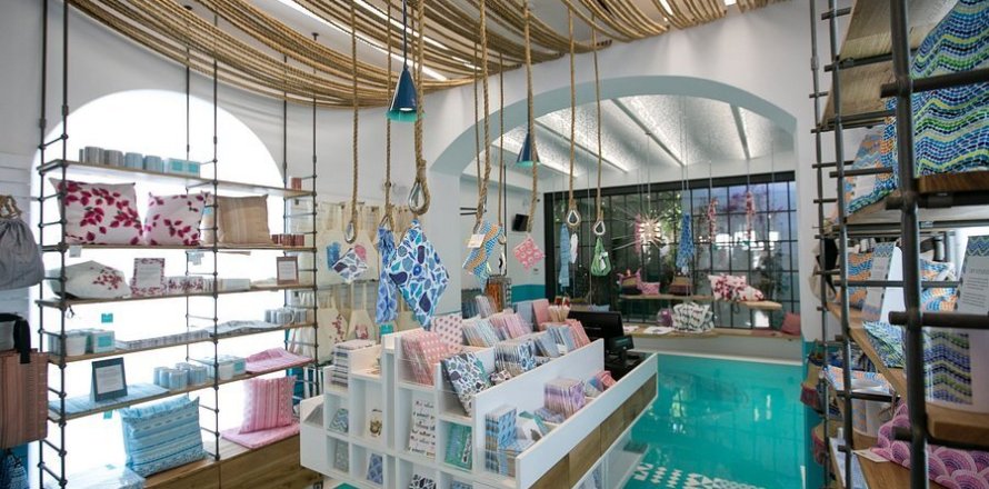 85m² Commercial property en Ciudad Vieja, Spain No. 121577