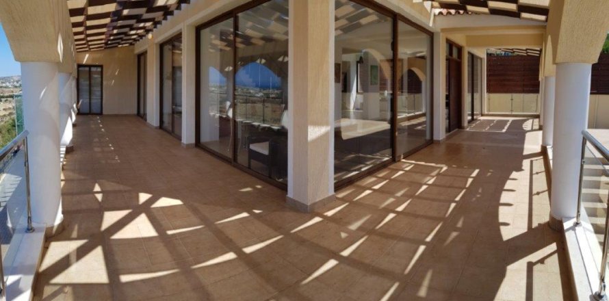 6 bedrooms Villa in Paphos, Cyprus No. 106102