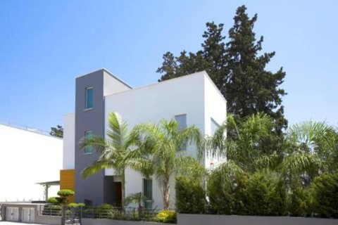 3 bedrooms Villa in Limassol, Cyprus No. 106994 6