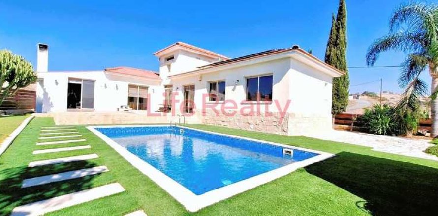 3 chambres House à Monagroulli, Cyprus No. 100579