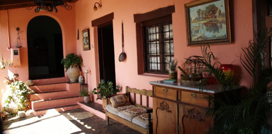 Отель, гостиница с 37 комнатами в Айос-Николаос, Греция №59622