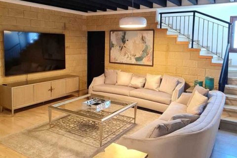 3 bedrooms Villa in Nicosia, Cyprus No. 78006 8