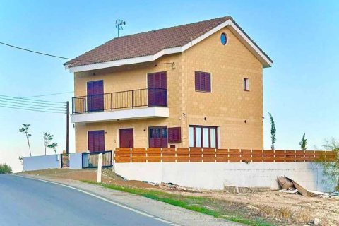 3 bedrooms Villa in Nicosia, Cyprus No. 78006 1