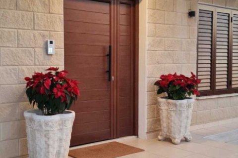 3 bedrooms Villa in Nicosia, Cyprus No. 78006 4