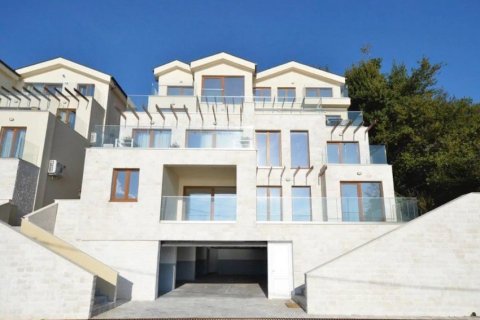 3 bedrooms Apartment in Tivat, Montenegro No. 66866 1