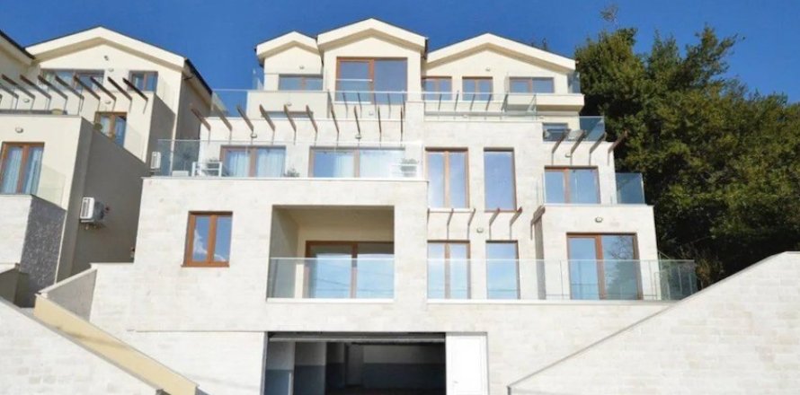 3 bedrooms Apartment in Tivat, Montenegro No. 66866