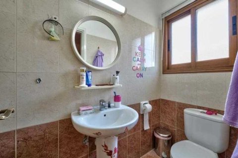 3 bedrooms House in Agios Athanasios, Cyprus No. 29320 6