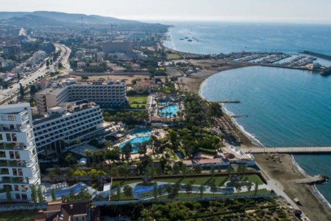 4 bedrooms Apartment in Limassol, Cyprus No. 106378 1