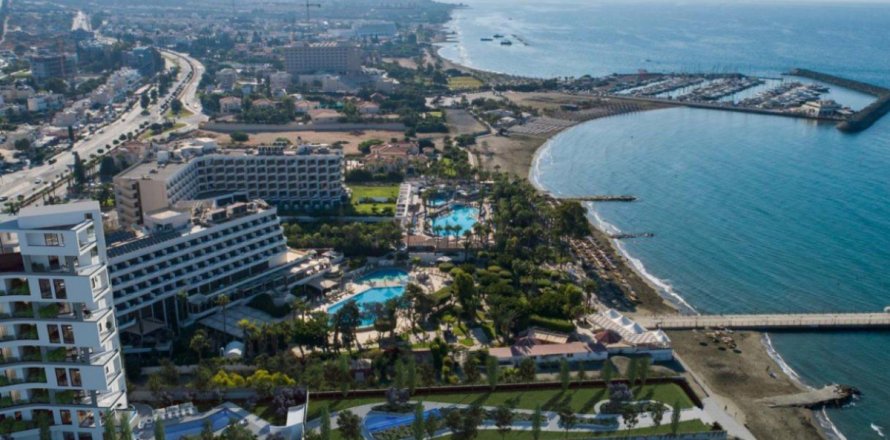 4 bedrooms Apartment in Limassol, Cyprus No. 106378