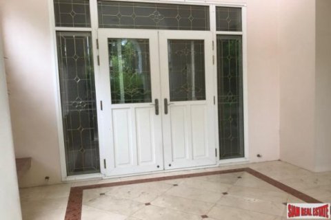 5 bedrooms House in Bangkok, Thailand No. 96847 3