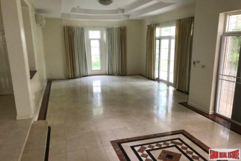 5 bedrooms House in Bangkok, Thailand No. 96847 12