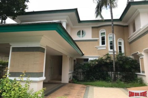 5 bedrooms House in Bangkok, Thailand No. 96847 1