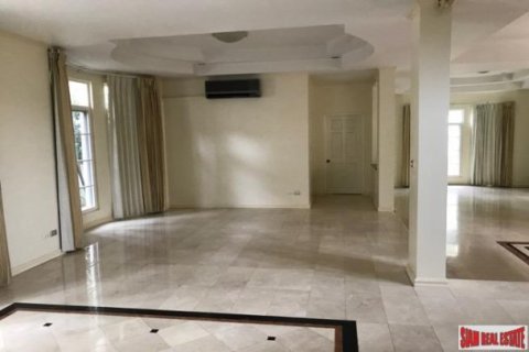 5 bedrooms House in Bangkok, Thailand No. 96847 10