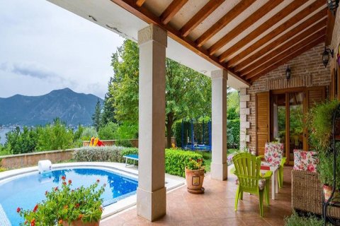 Дом с 4 спальнями в Котор, Черногория №66760 7