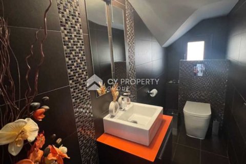 5 bedrooms House in Oroklini, Cyprus No. 62734 8