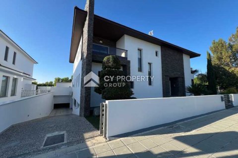 5 bedrooms House in Oroklini, Cyprus No. 62734 3