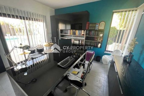 5 bedrooms House in Oroklini, Cyprus No. 62734 9