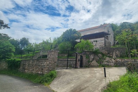 4 bedrooms House in Herceg Novi, Montenegro No. 104656 2