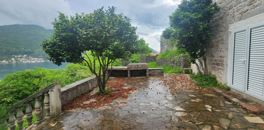 4 bedrooms House in Herceg Novi, Montenegro No. 104656