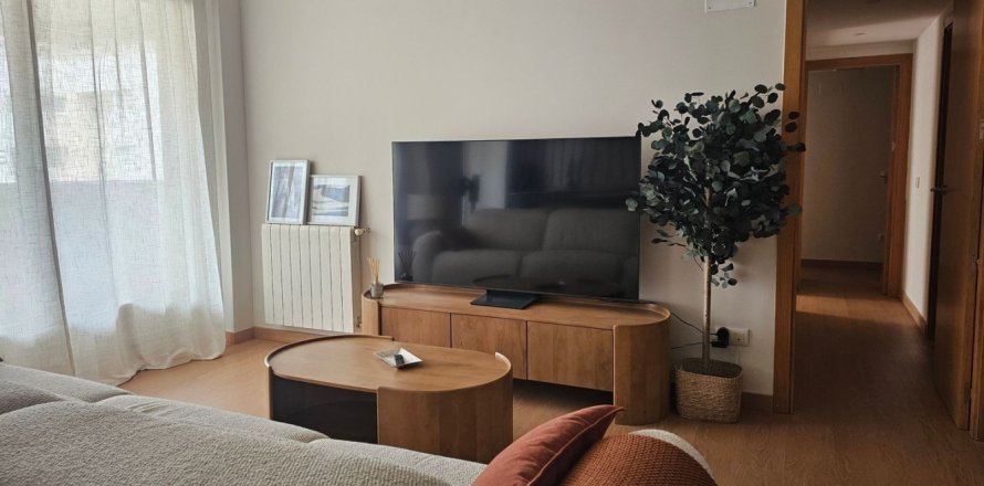 2 bedrooms Apartment in Madrid, Spain No. 126233