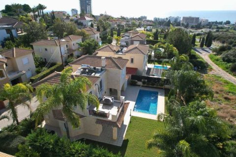 3 bedrooms Villa in Agios Tychonas, Cyprus No. 78330 6