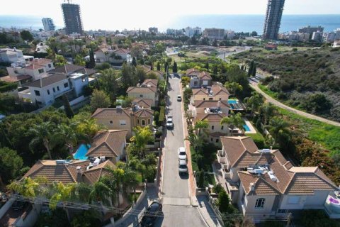 3 bedrooms Villa in Agios Tychonas, Cyprus No. 78330 7