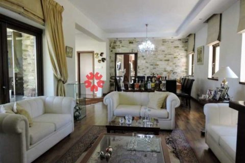 4 bedrooms House in Aradippou, Cyprus No. 82756 1