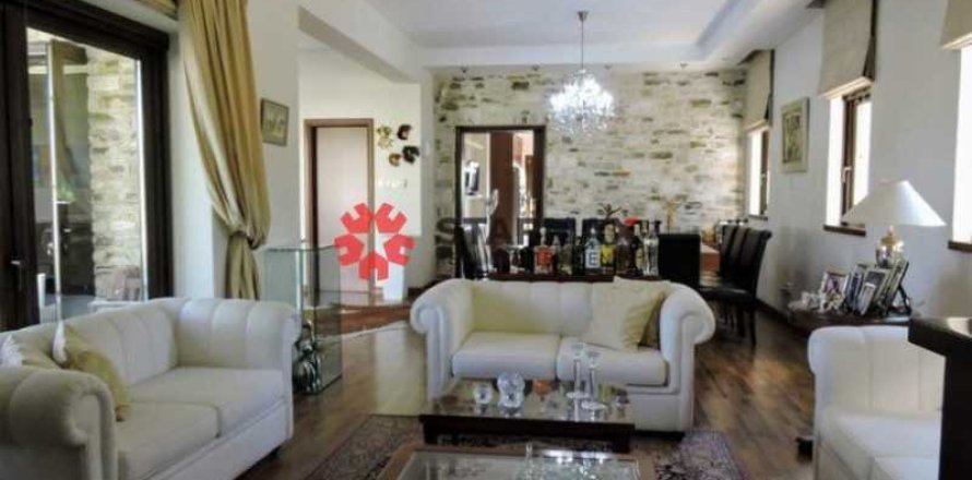 4 bedrooms House in Aradippou, Cyprus No. 82756