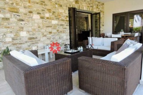 4 bedrooms House in Aradippou, Cyprus No. 82756 10