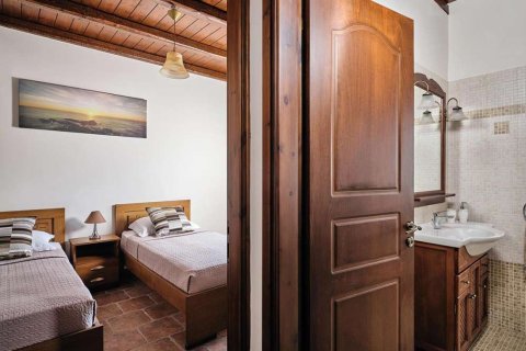 4 bedrooms House in Zakynthos, Greece No. 24721 15