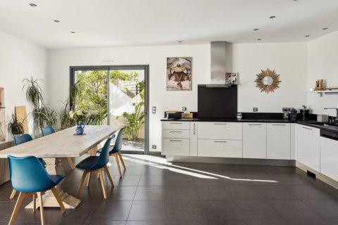 4 dormitorios Apartment en La Colle-sur-Loup, France No. 80622 9