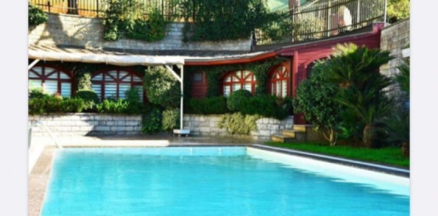 6 bedrooms Villa in Sariyer, Turkey No. 15087