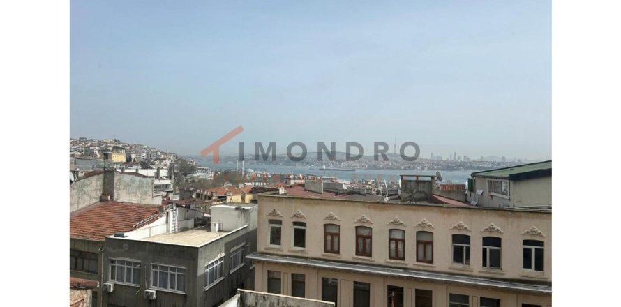 3 bedrooms Apartment in Beyoglu, Turkey No. 80455