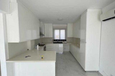 4 bedrooms House in Agios Theodoros, Cyprus No. 29302 3