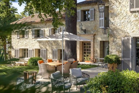6 bedrooms Villa in Mougins, France No. 71815 11