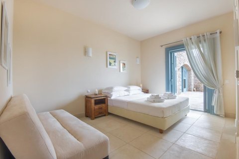 5 bedrooms Villa in Kranidi, Greece No. 108442 12